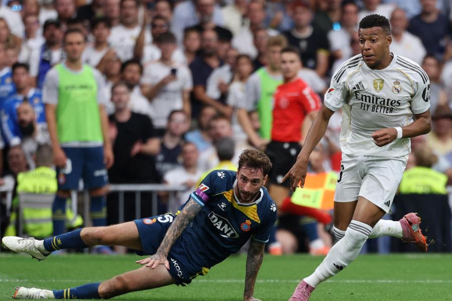Real Madrid maintain perfect start with 2-0 win over Espanyol