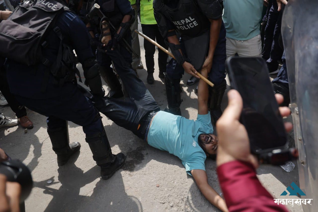 Police crackdown on youths at New Baneshwor (photos)