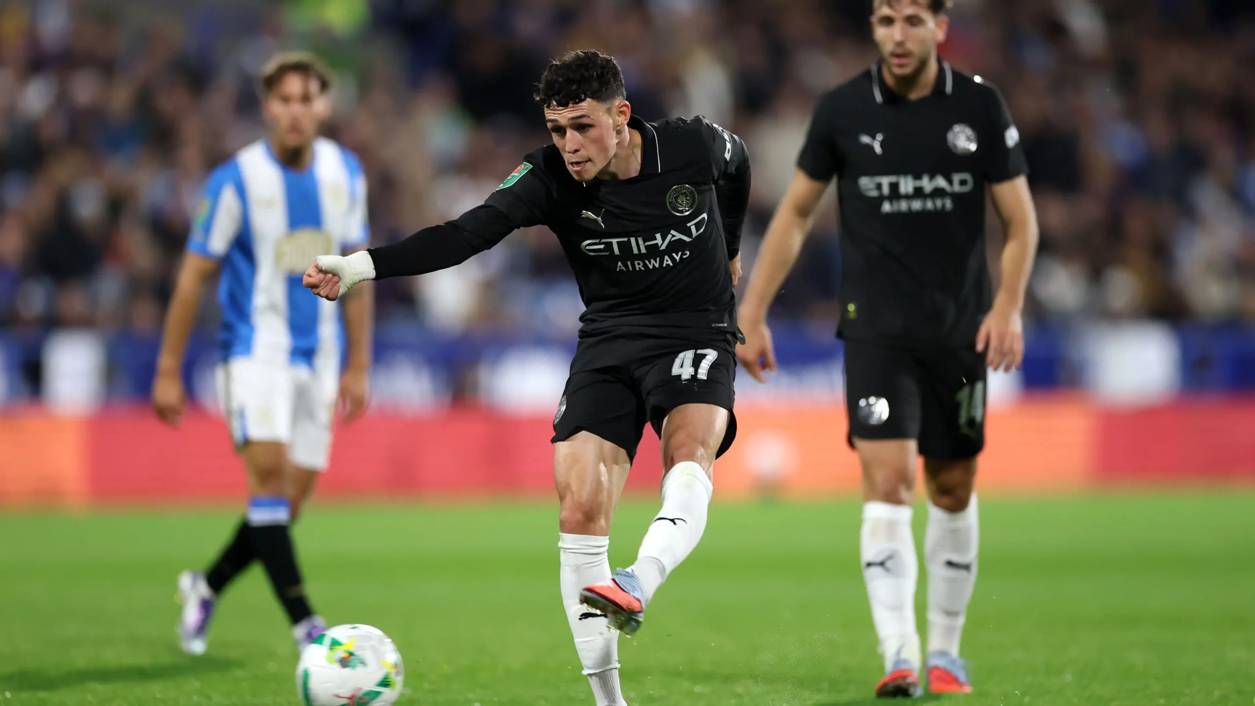 Manchester City progress to Carabao Cup fourth round with Foden spark