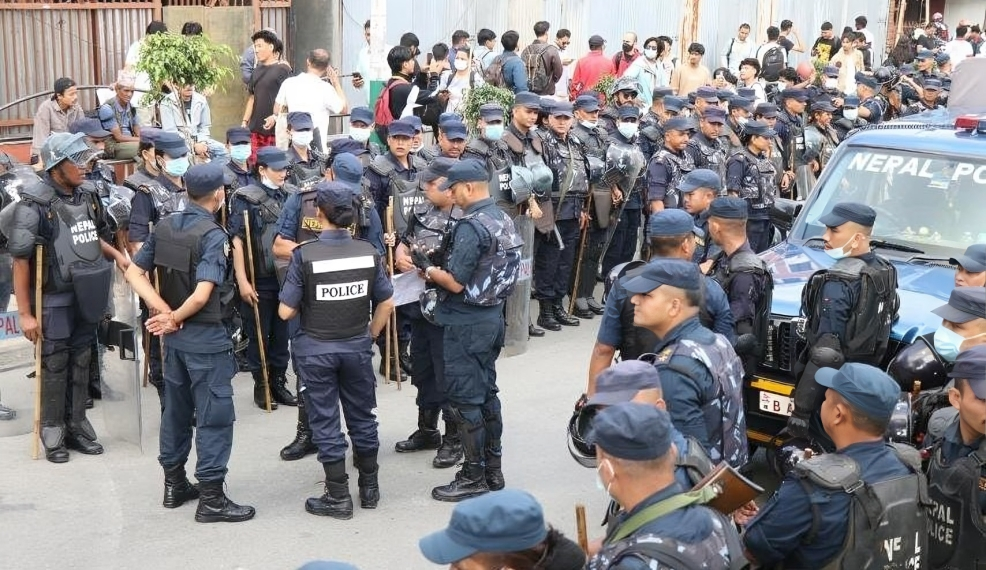 Protesters attempt vandalism at PM Oli’s private residence in Damak