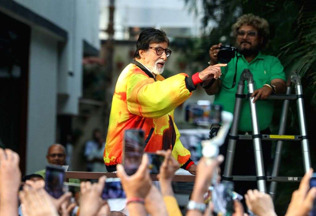 Fans greet Amitabh Bachchan with diamond portrait on 83rd birthday