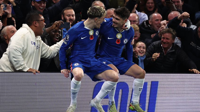 Chelsea climb to second as Arsenal held; United rescue late point
