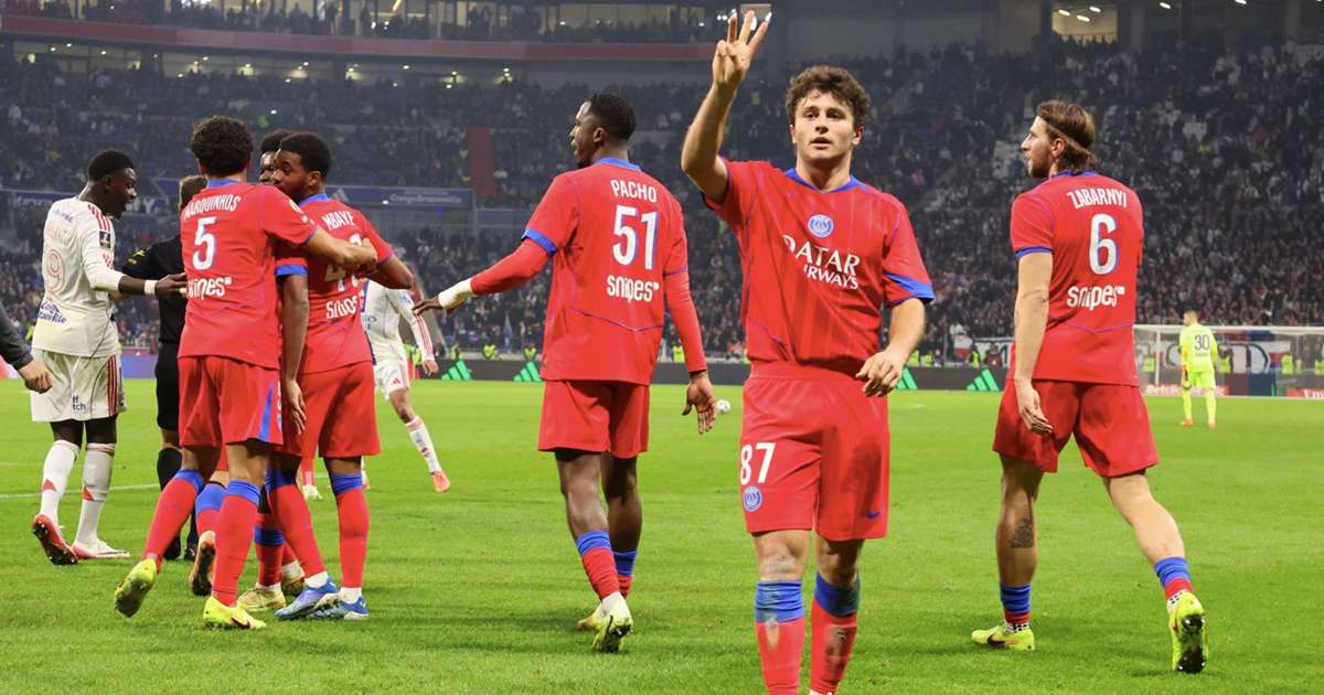 PSG edge Lyon 3-2 with late Neves winner to return top of Ligue 1