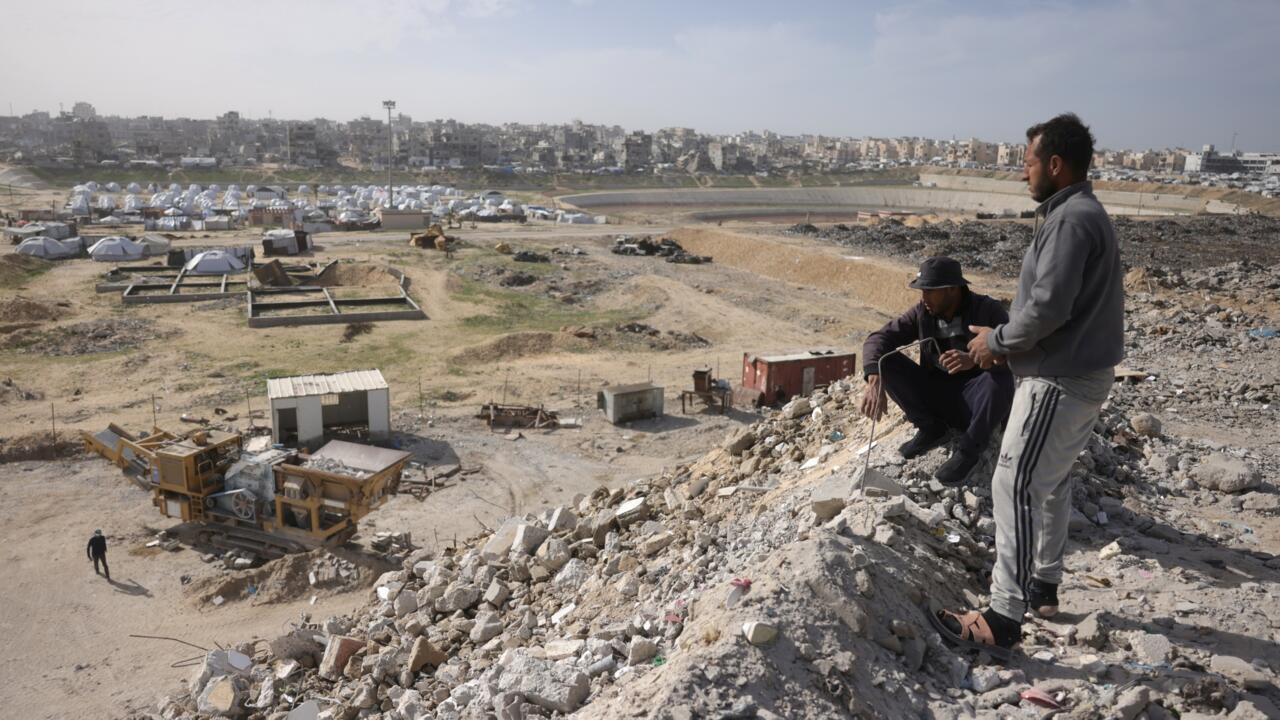 Trapped under Israeli bombardment, Gazans fear the ‘new border’