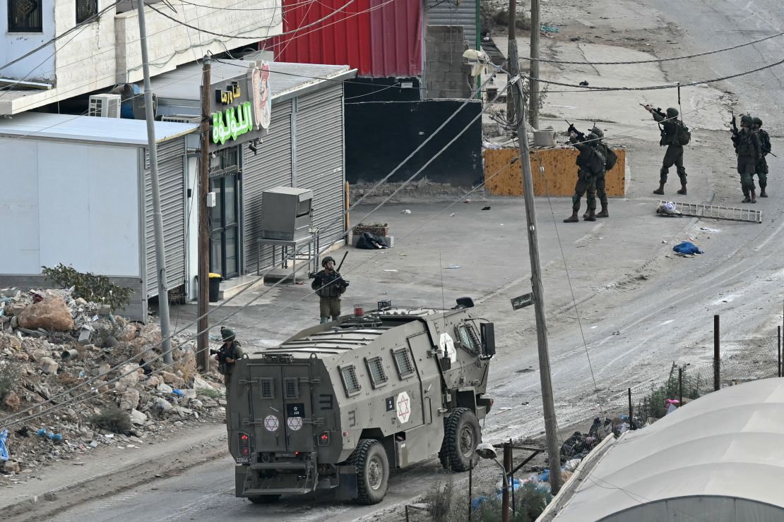 Israeli occupation forces storm West Bank towns, detaining 4 Palestinians