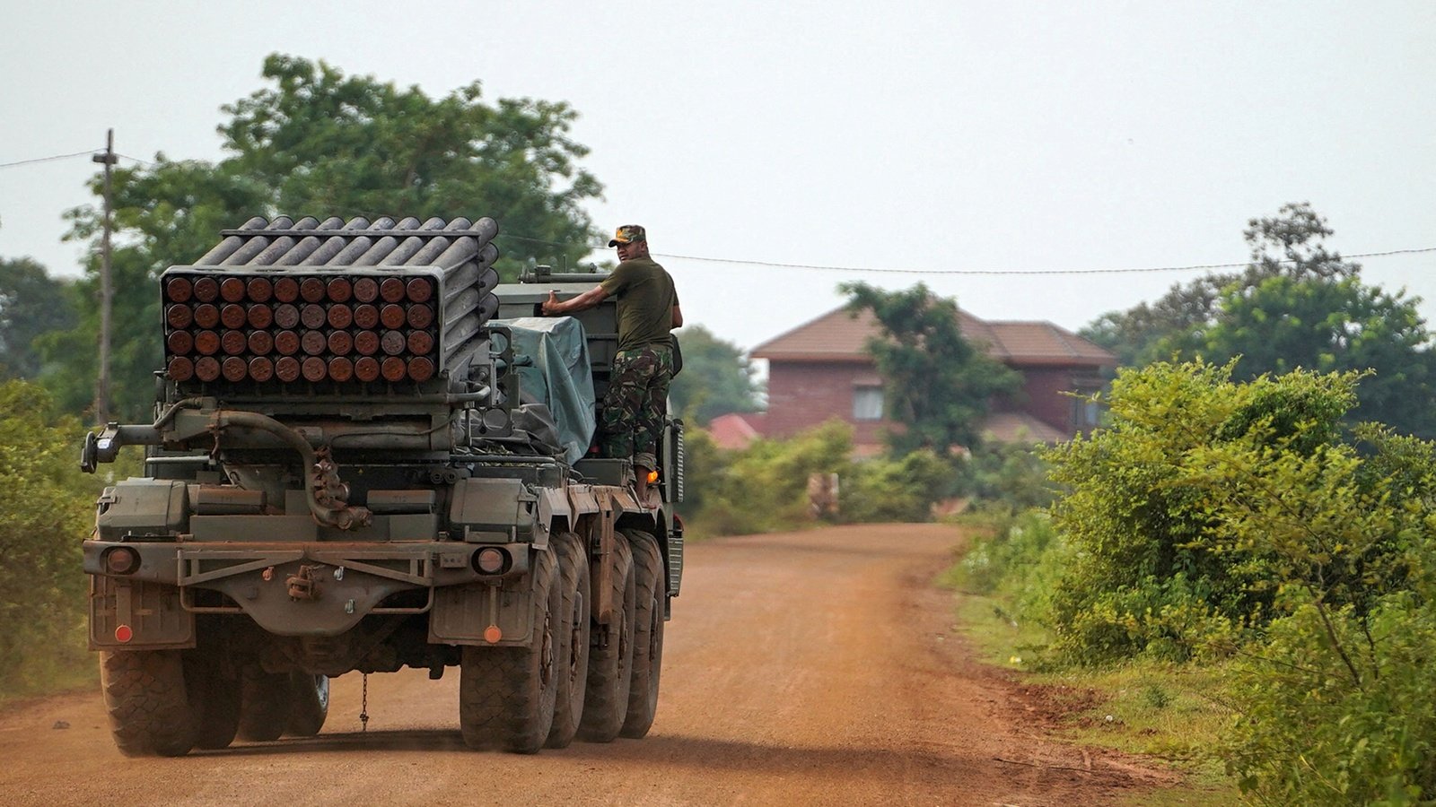 Cambodia says Thailand drops cluster bombs, Thailand claims only targets military objectives