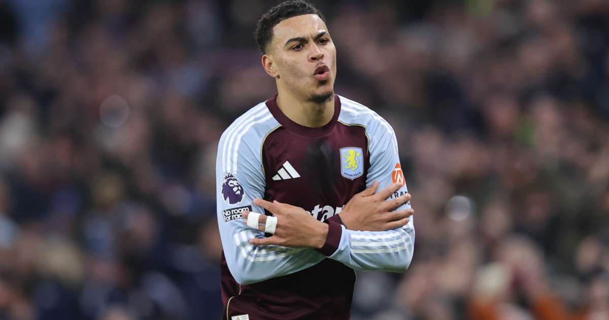 Aston Villa defeat Manchester United 2-1, close gap on Premier League leaders