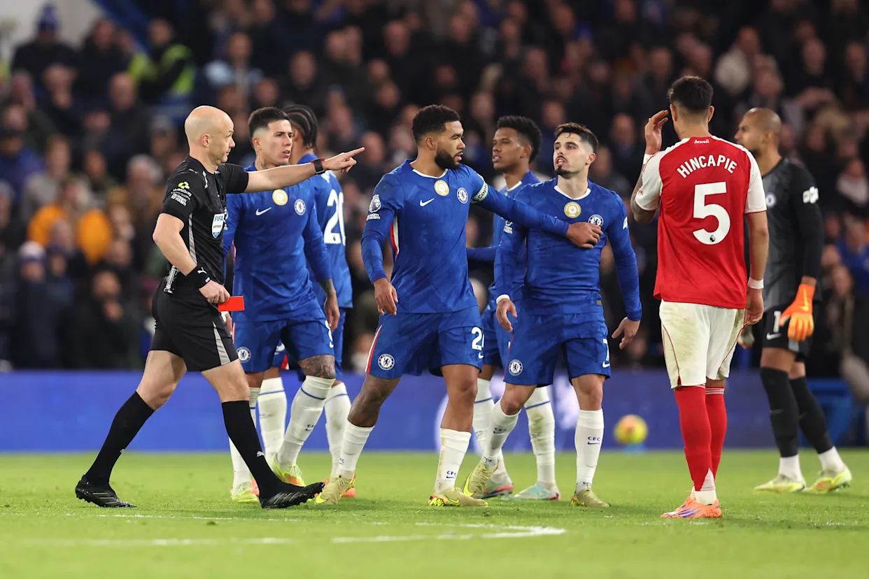 Chelsea draws Arsenal; Liverpool beat West Ham 2-0