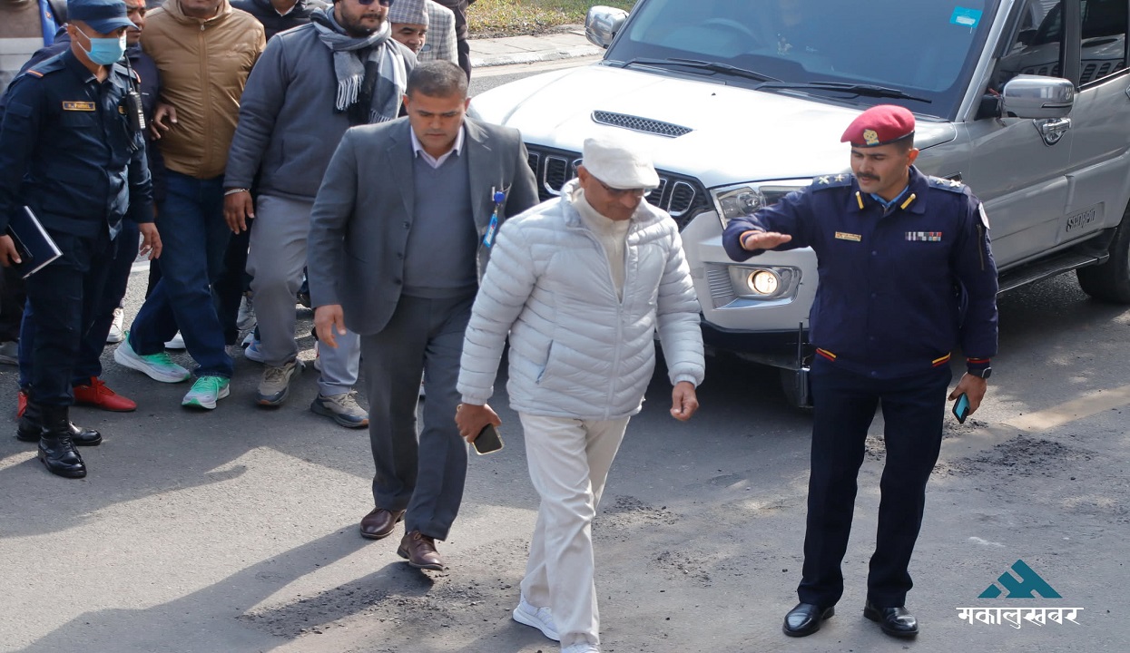 Lekhak appears before Inquiry Commission (photos)