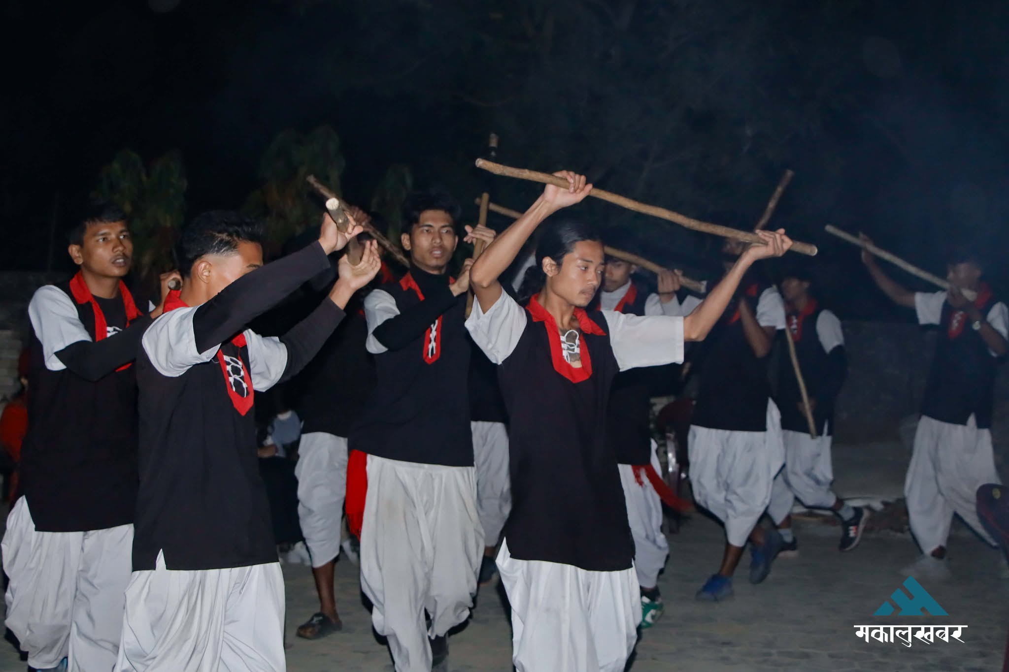 Tharu dance enlivens Sauraha tourism (photos)