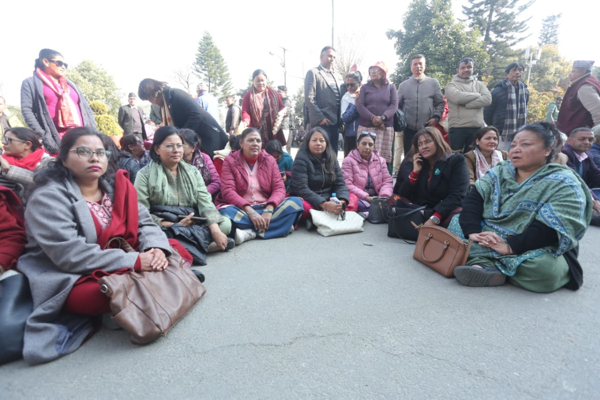 Thapa-led Nepali Congress protests at EC (photos)