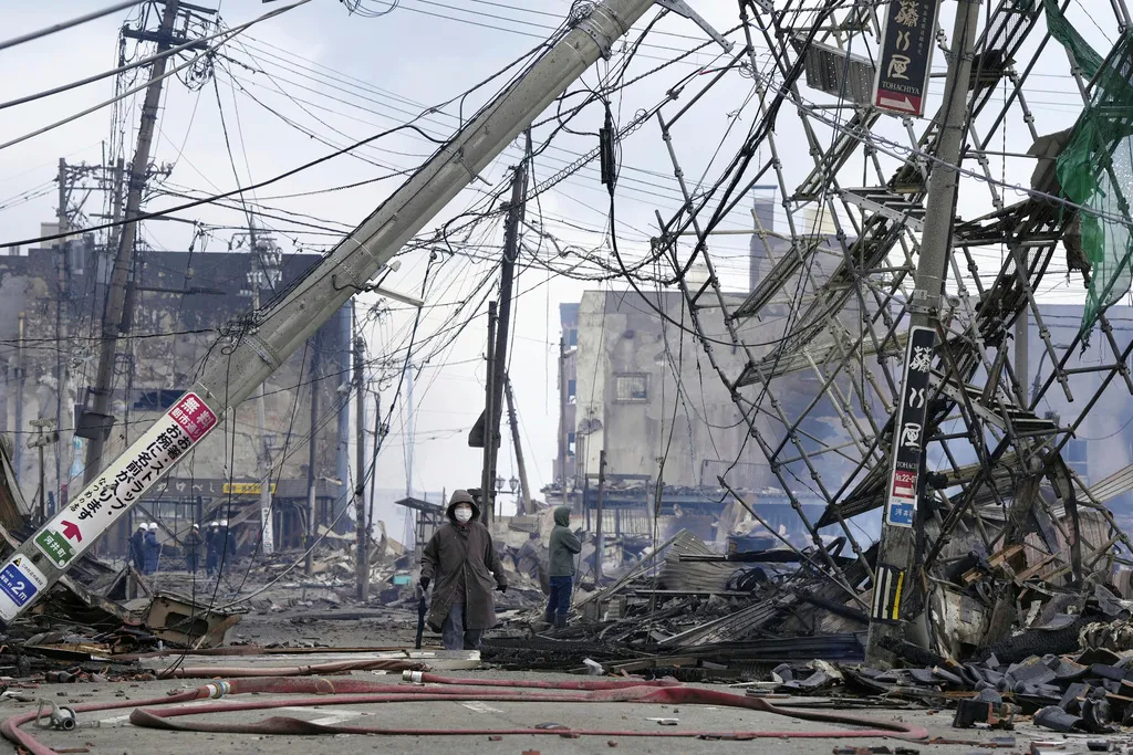 Series of powerful earthquakes hit western Japan