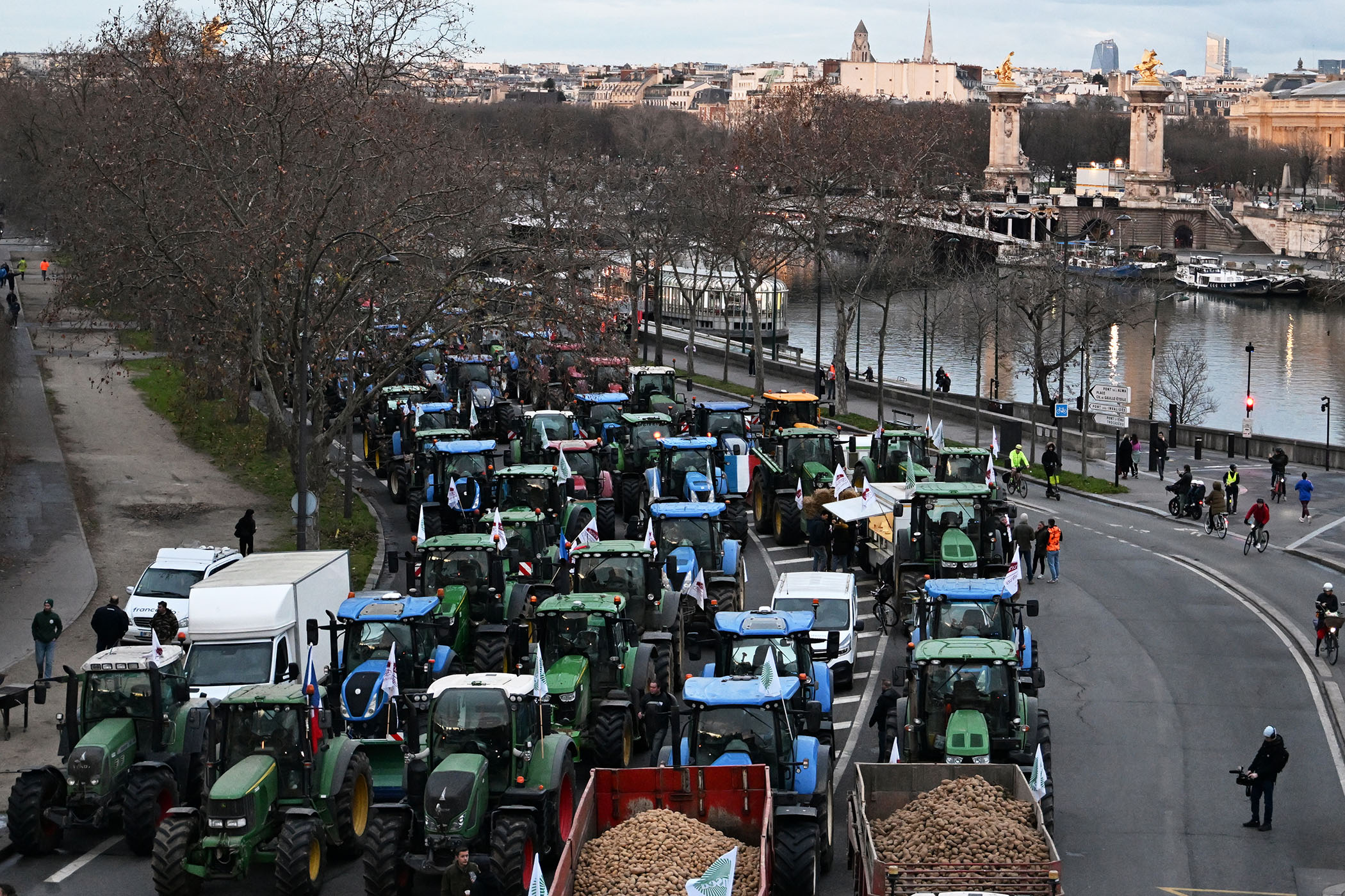 French farmers drive 350 tractors to Parliament to protest low incomes and EU trade deal