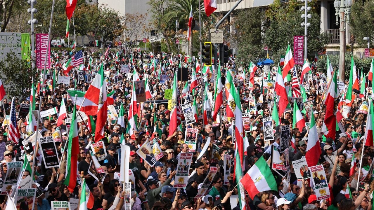 Thousands march in US to back Iranian anti-government protesters