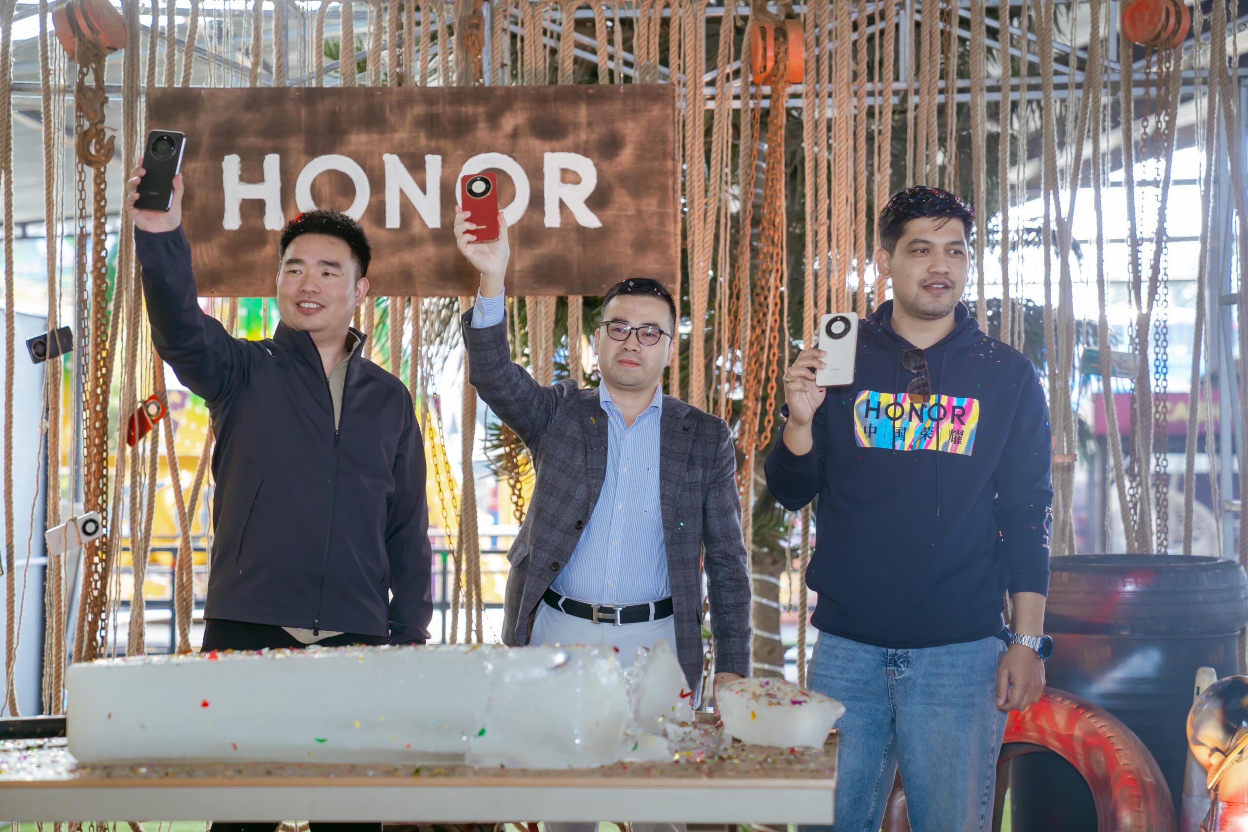 HONOR X9d pre-boking offer turns smartphone buyers into Deepal Car winners