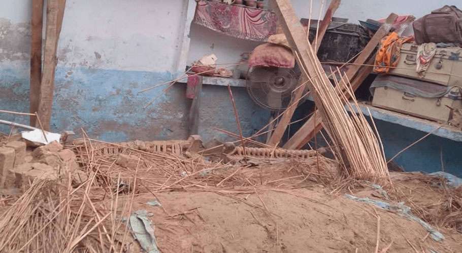 Roof collapse kills 6 in NW Pakistan