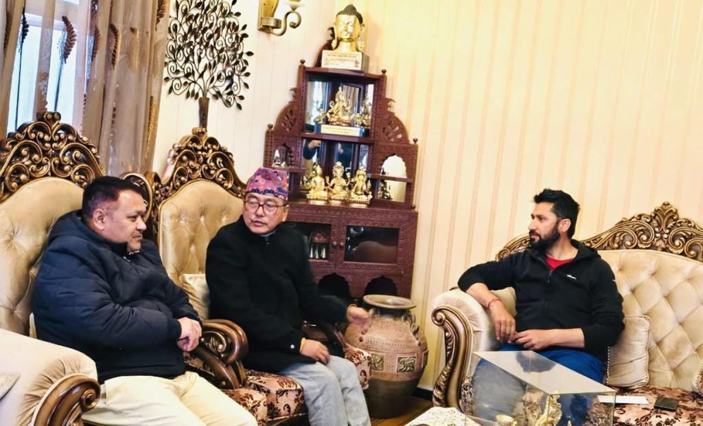 Lingden meets Lamichhane, invites him to Prithvi Jayanti