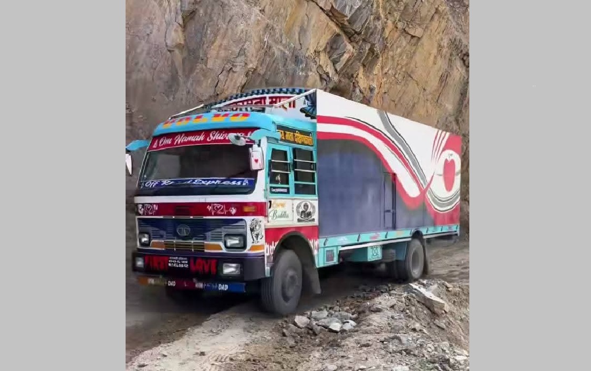 Rasuwagadhi border crossing resumes around after six months