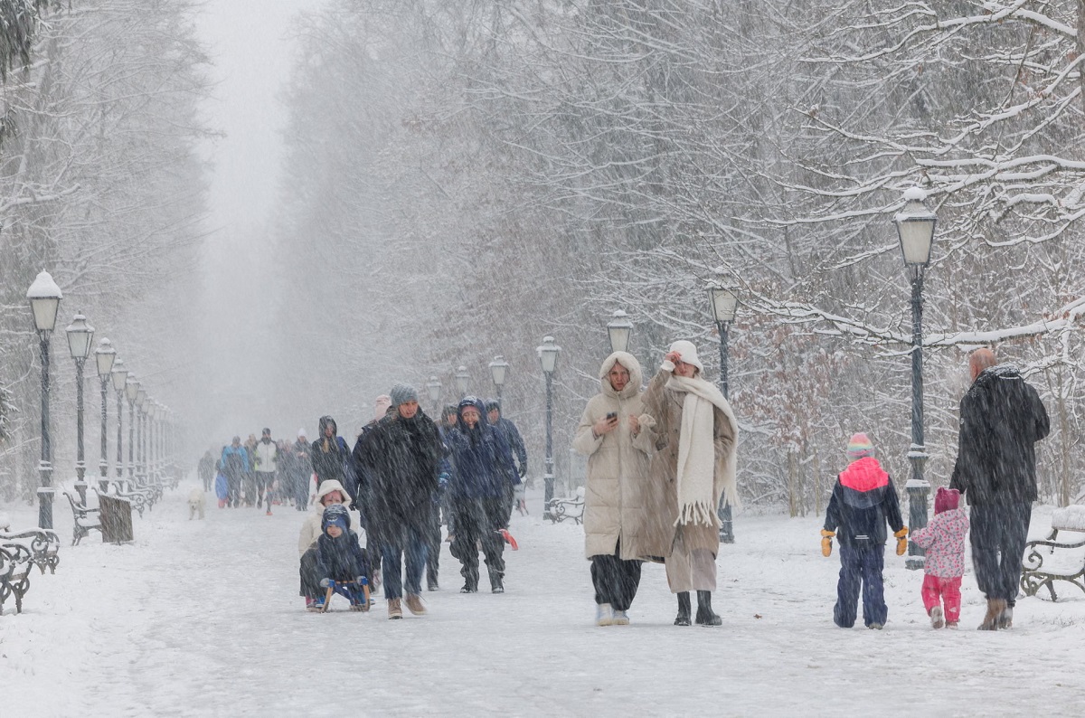 Six dead and hundreds of flights cancelled as snow causes chaos across Europe