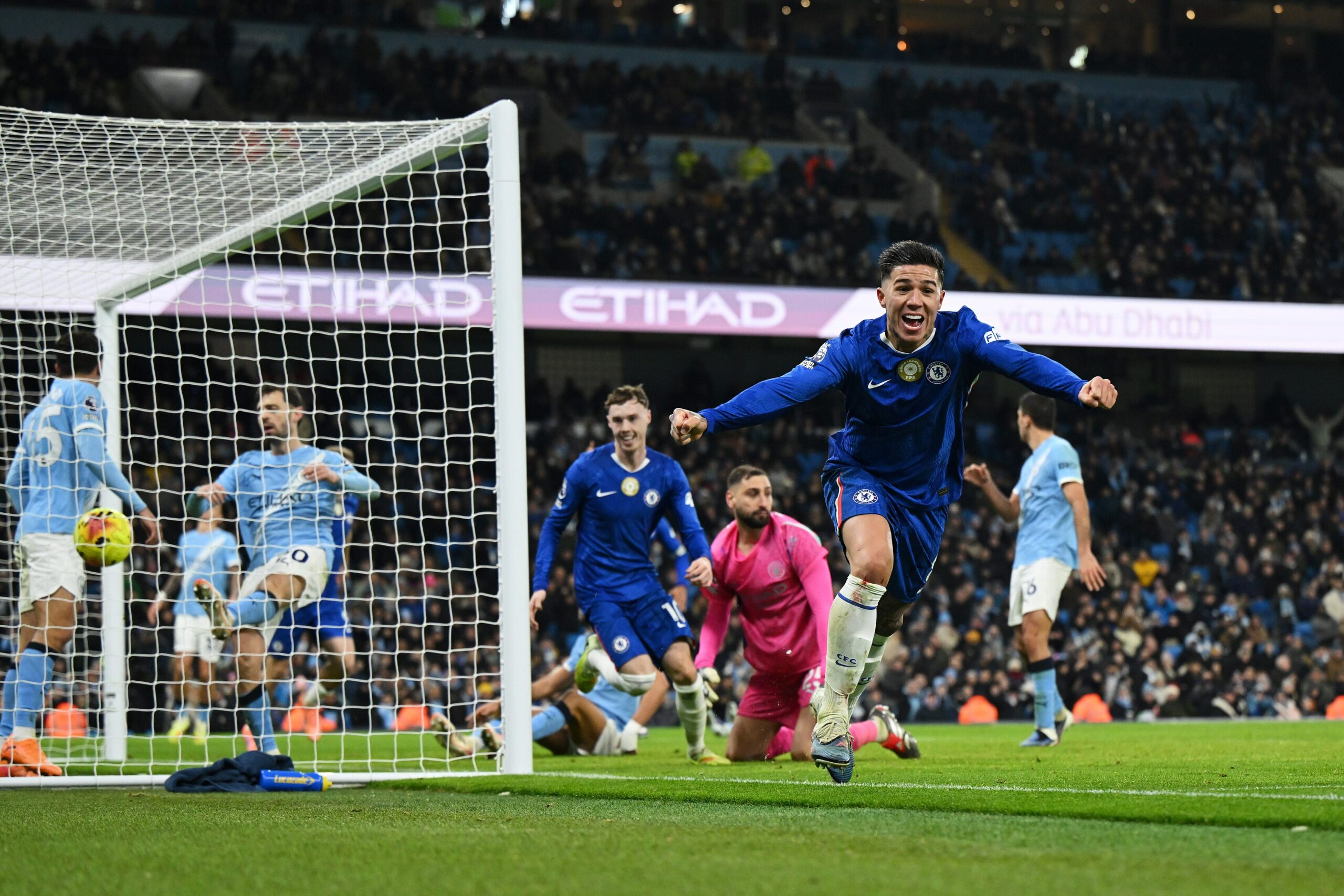 City, Chelsea draw 1–1; Liverpool held 2–2 by Fulham