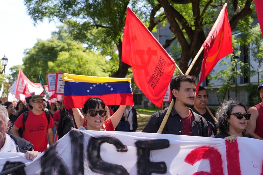 Argentine protesters condemn U.S. military intervention in Venezuela