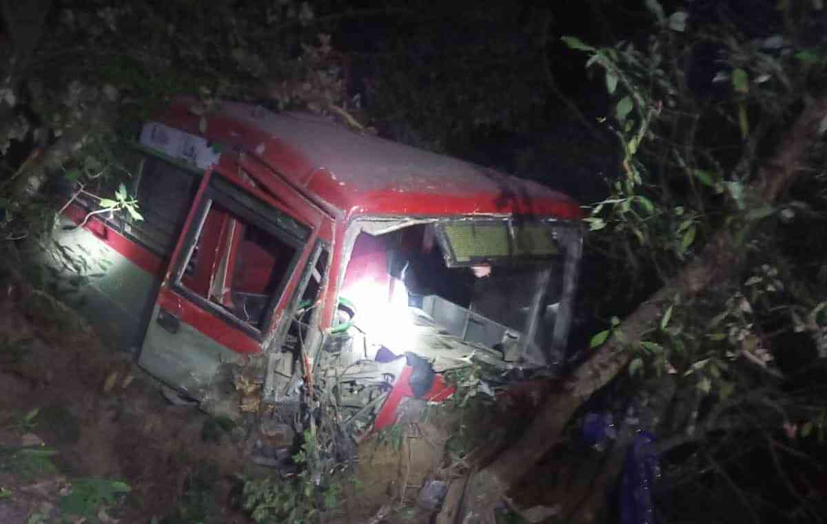 Five killed, 33 injured in bus accident