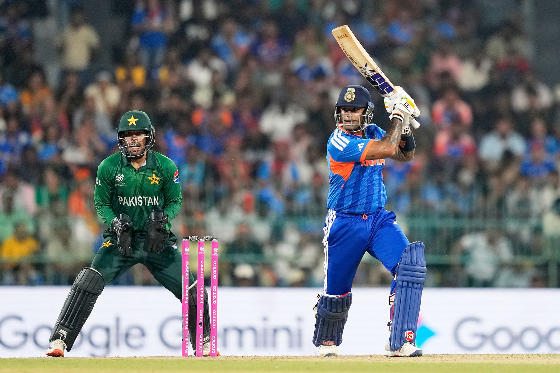 India set 176-run target for Pakistan (photos)
