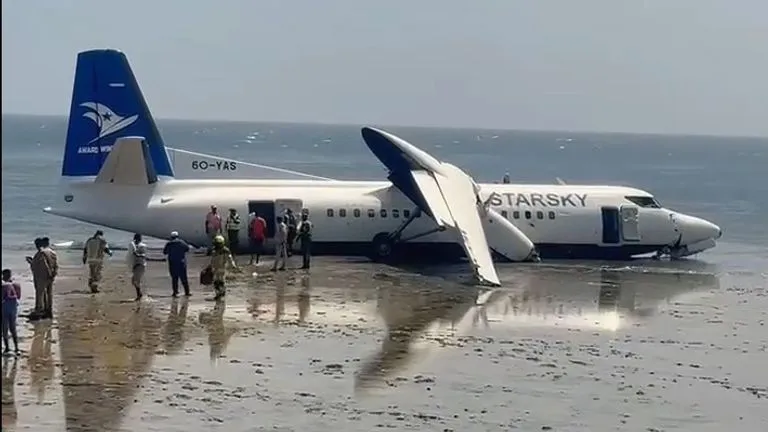 Pilot praised after crash-landing faulty Somali passenger plane on seashore