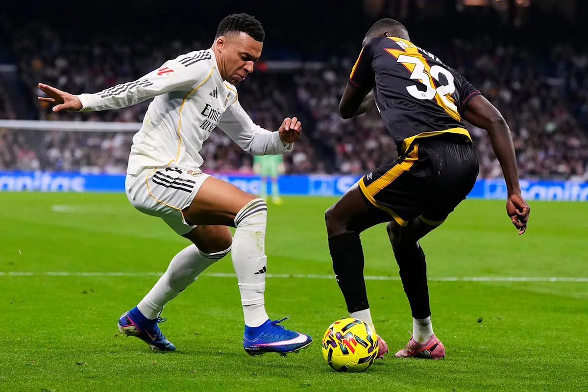Mbappe’stoppage-time penalty lifts Real Madrid past Rayo 2–1