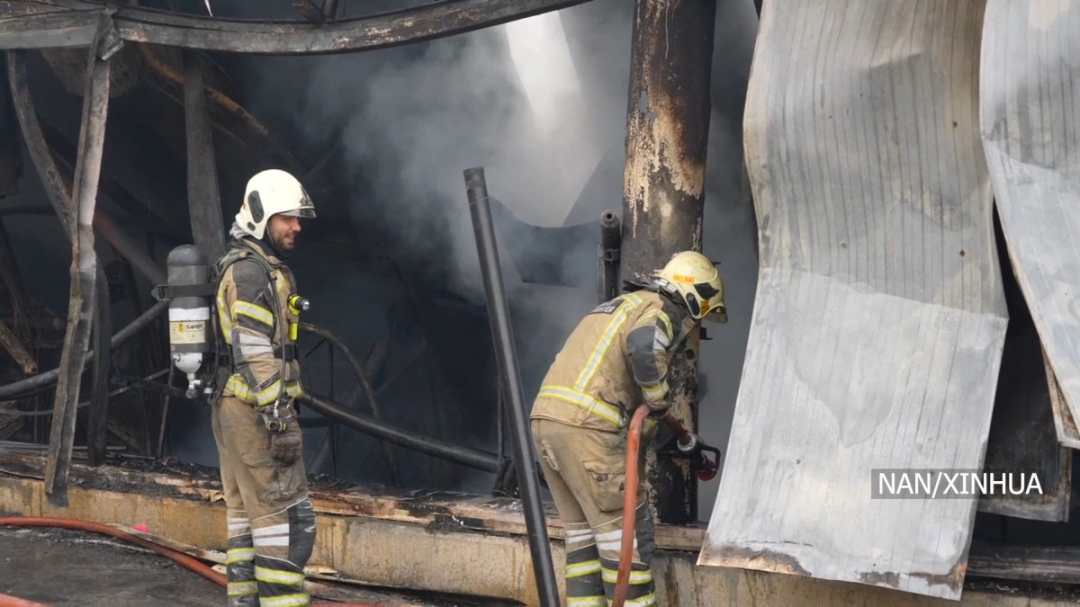 Massive fire breaks out in Tehran market, injures several