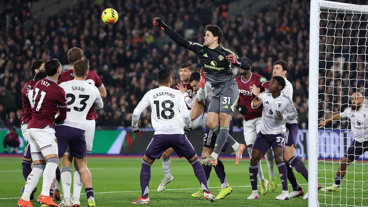 Manchester United snatch late equaliser against West Ham in 1–1 draw