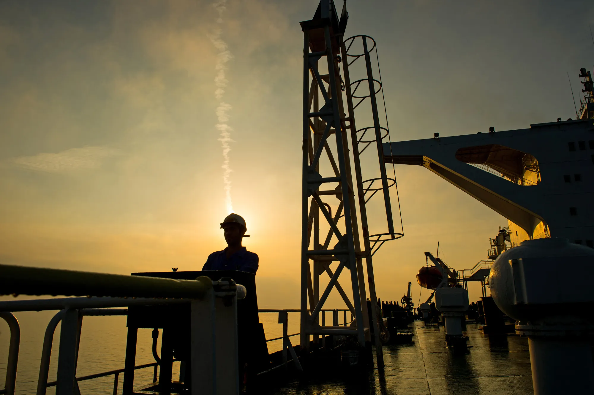 Oil prices rise as Trump ramps up Iran threats