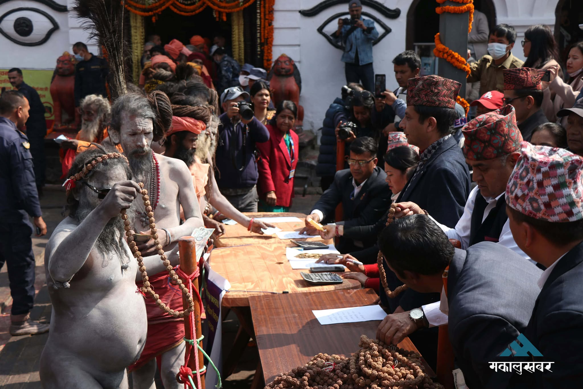 Thousands of Sadhus bid farewell after Maha Shivaratri (photos)