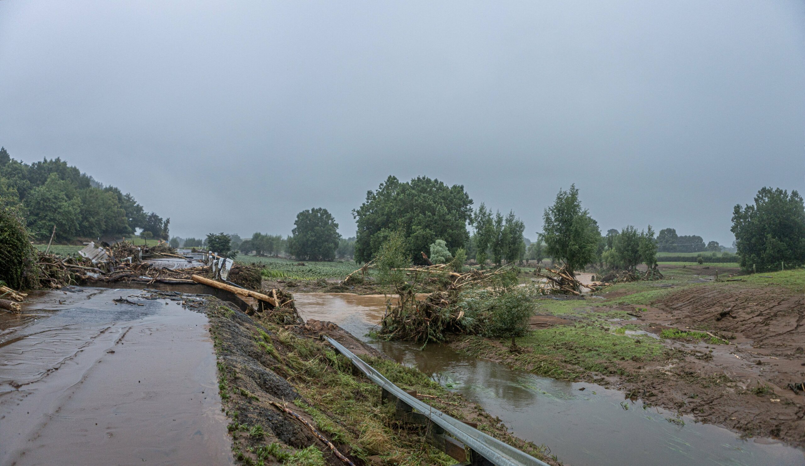 New Zealand floods kill one, leave thousands without power