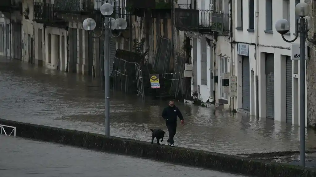 Storm Nils leaves 850,000 households without power in southern France