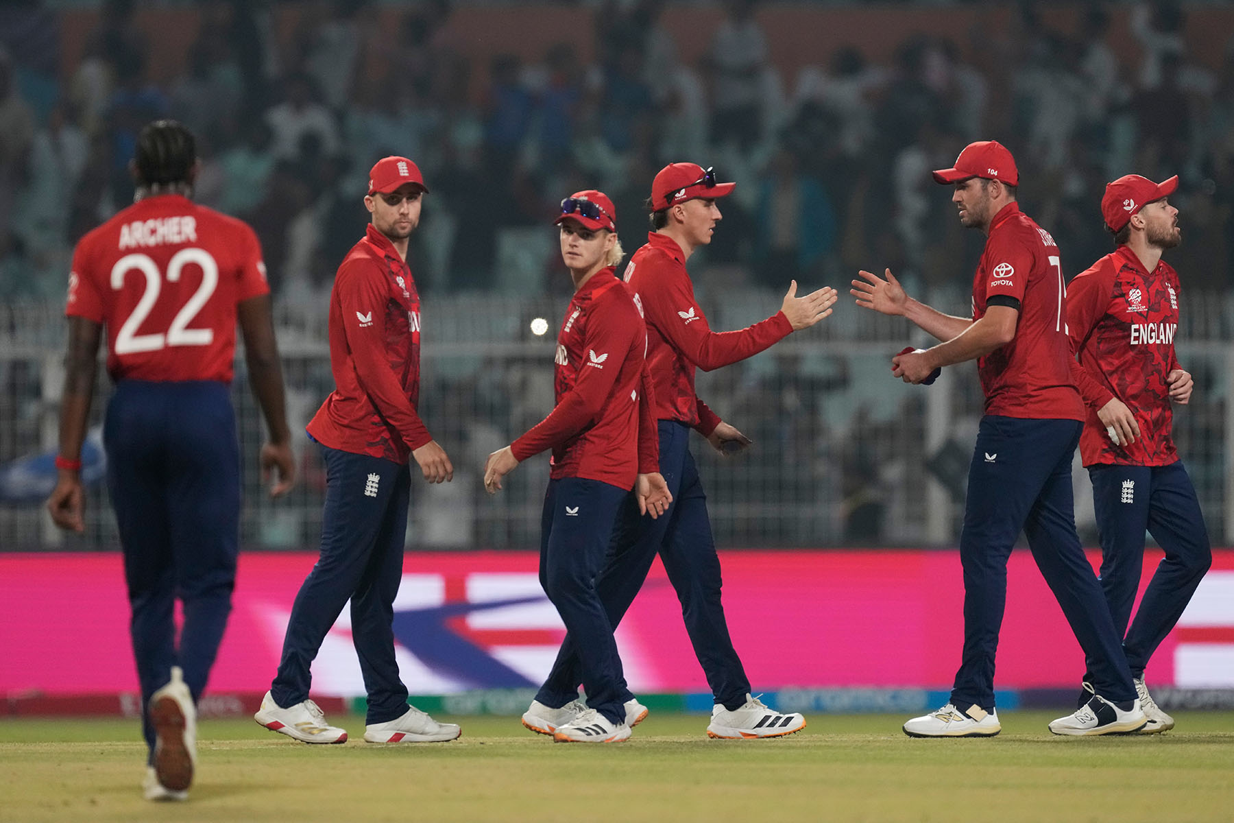 England beat Italy to seal Super 8 spot (photos)