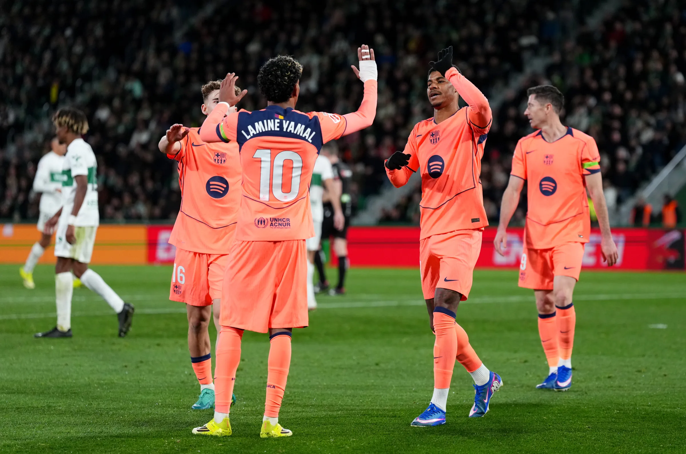 Barcelona beat Elche 3–1 to open four-point lead at La Liga summit