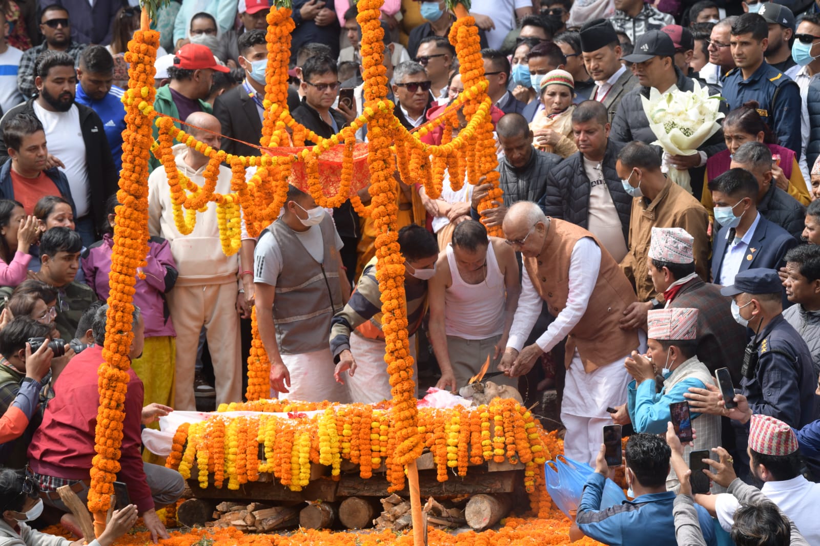 Oli’s father cremated at Pashupati Aryaghat (photos)