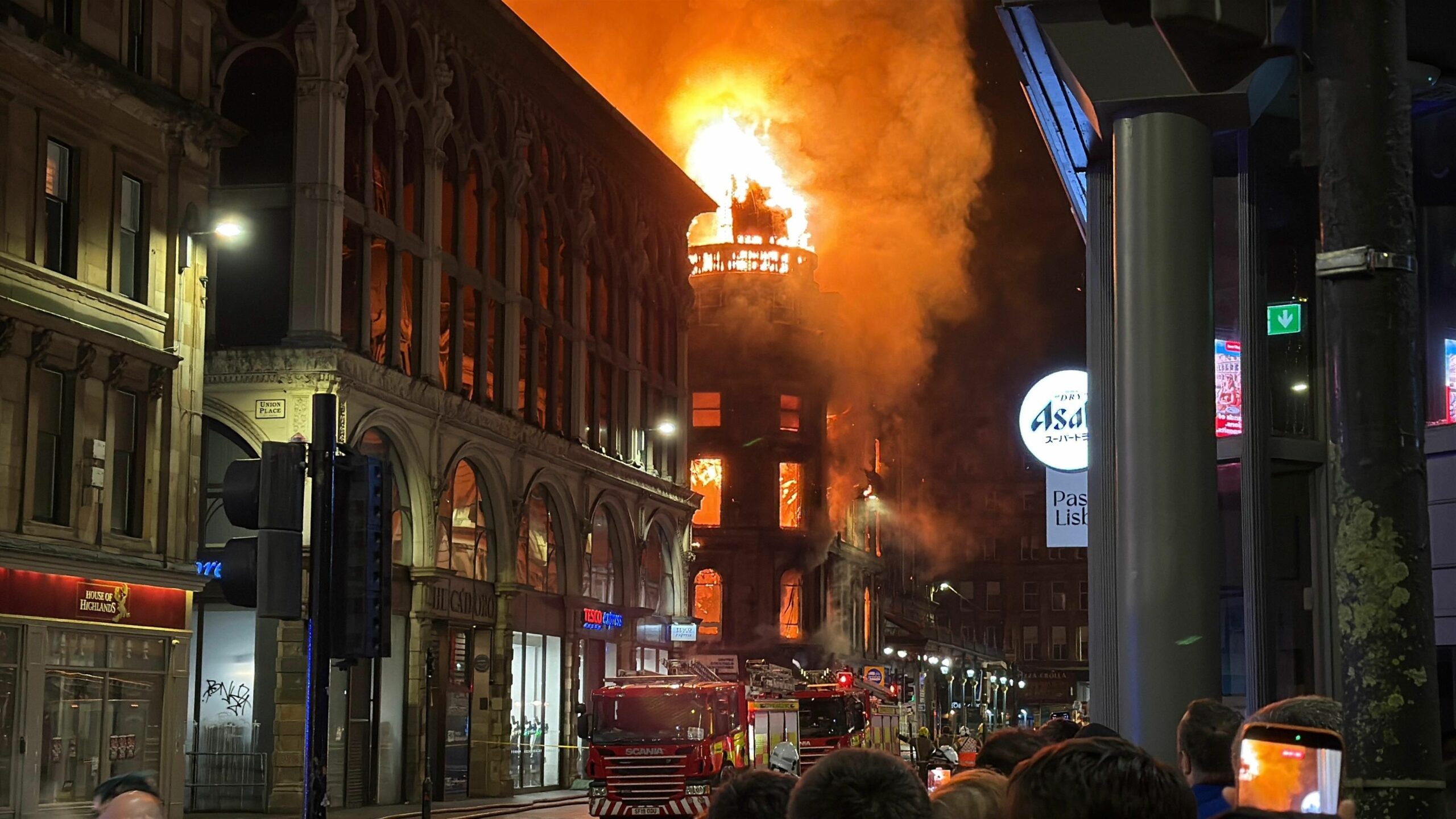 Huge fire at Glasgow Central Station prompts evacuations as building collapses