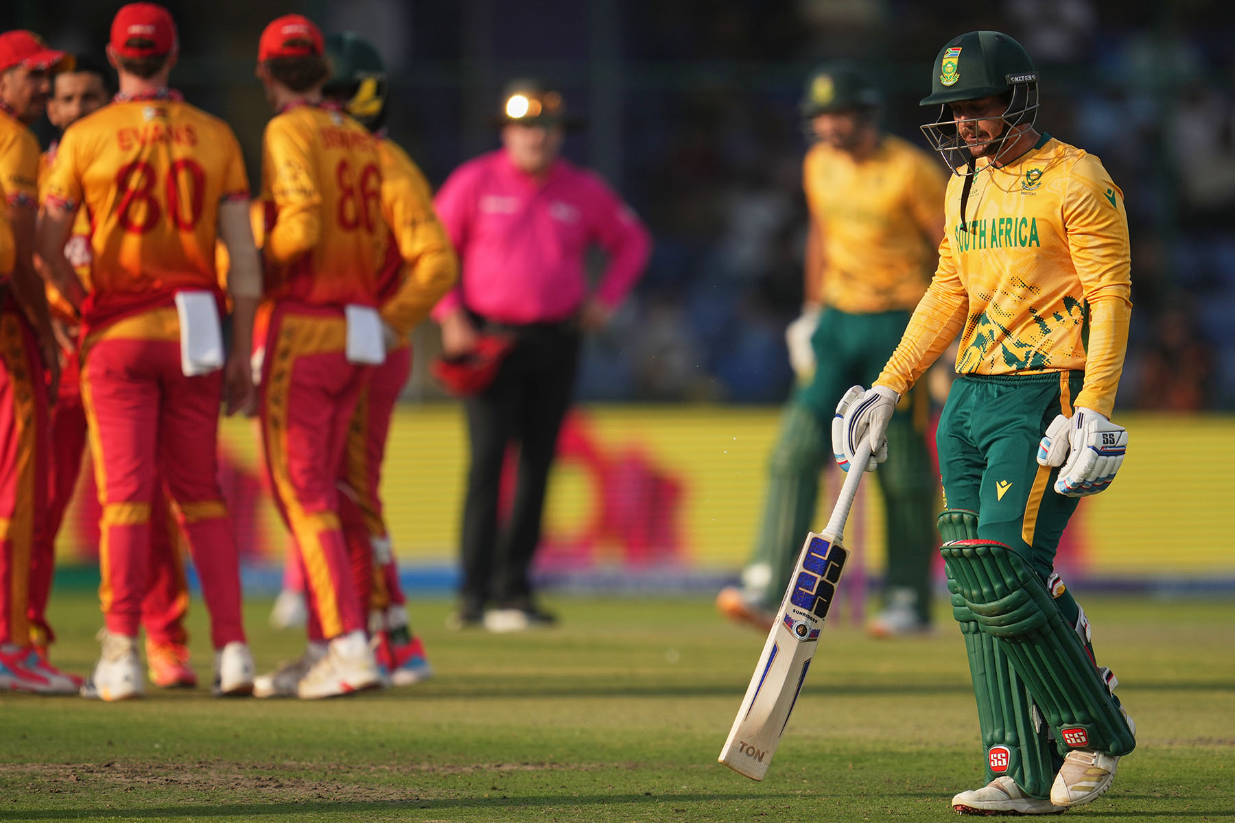 South Africa cruises to sixth win, facing New Zealand in T20 semi-final