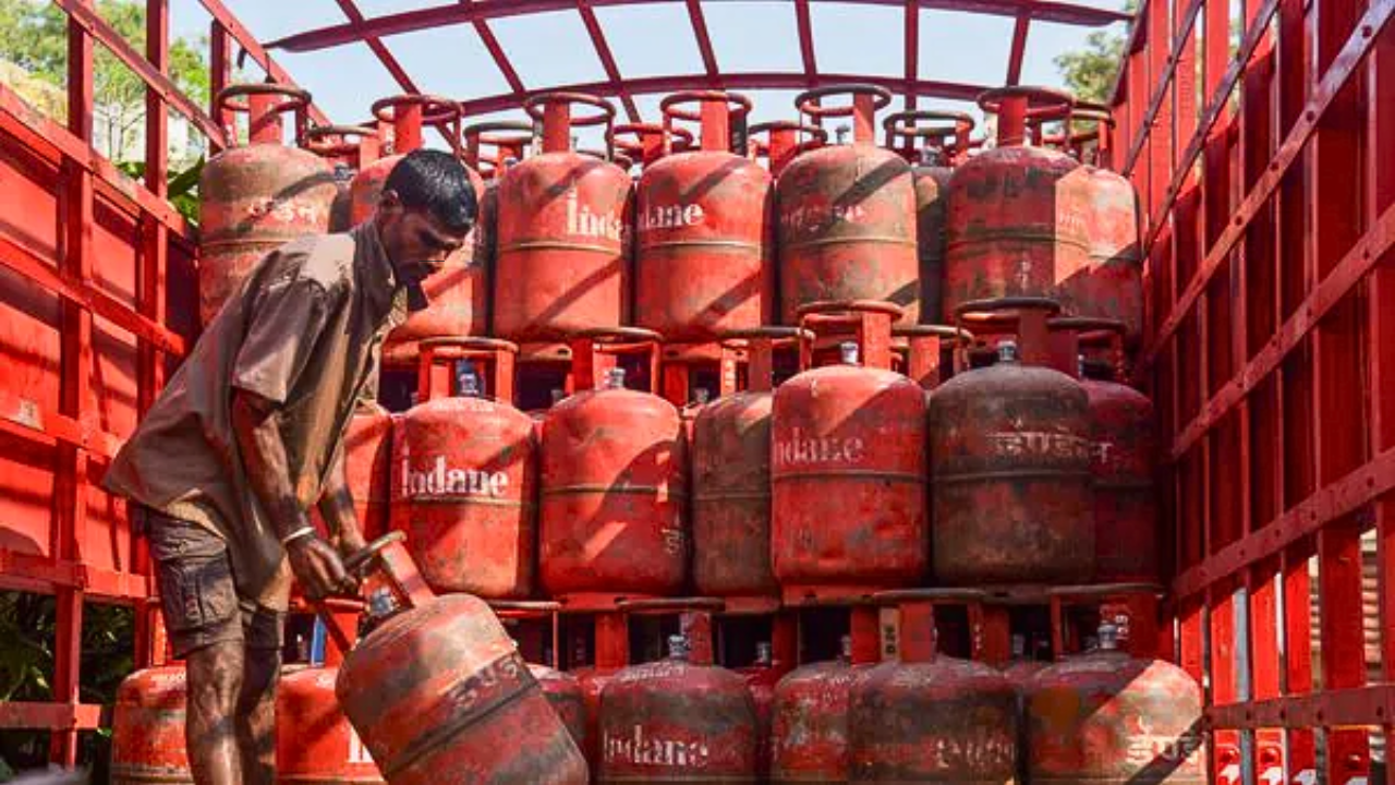 India tightens gas supplies over Mideast war, restaurants warn of closures