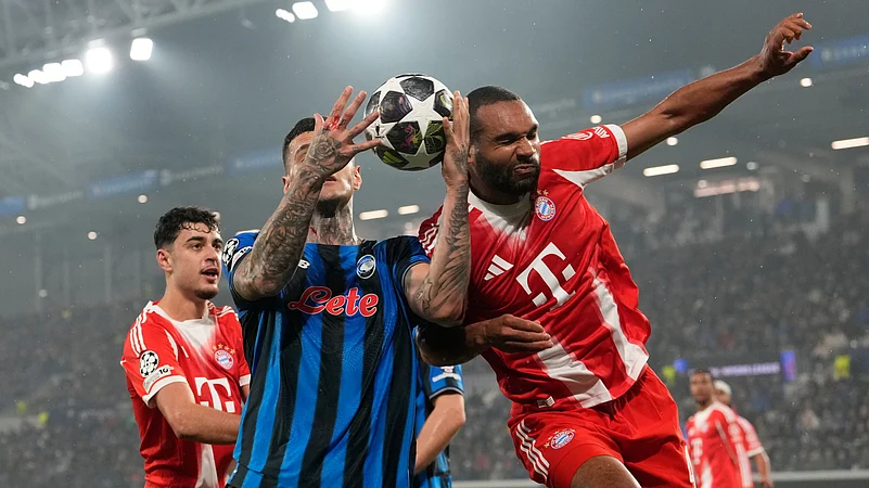 Bayern hit six as Atletico rout Spurs; Barca draw, Liverpool lose