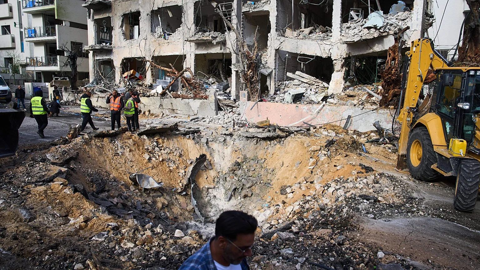 Iranian missile strike near Tel Aviv kills 1, injures 2