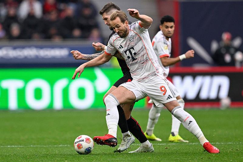 Nine-man Bayern hold Leverkusen to 1–1 draw