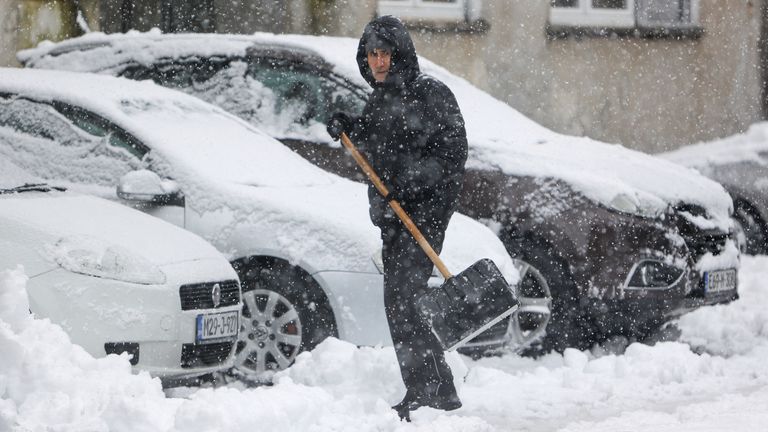 Heavy snowfall leaves 50,000 without power in northwest Bosnia