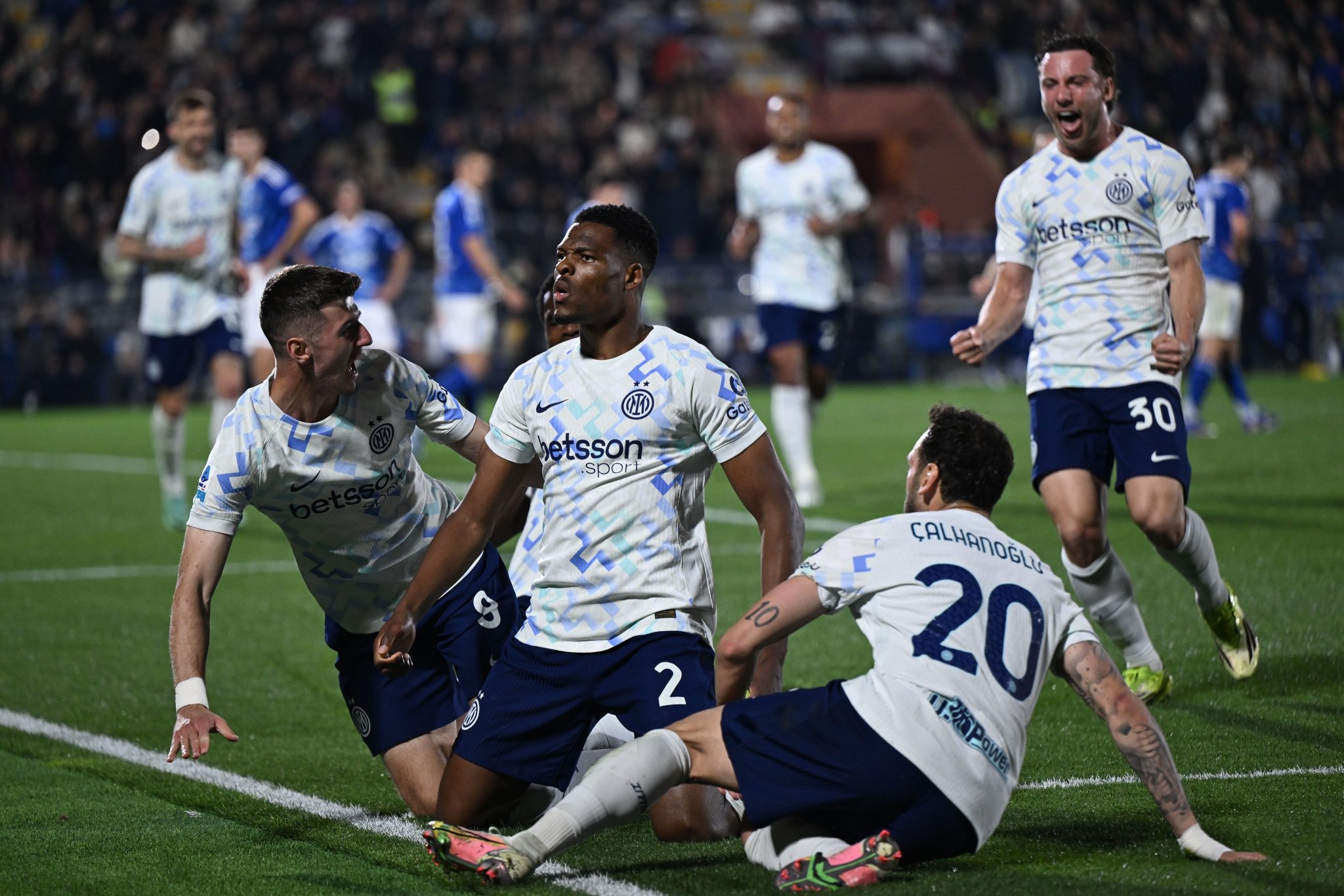 Inter Milan’s stunning comeback win keeps title charge on track