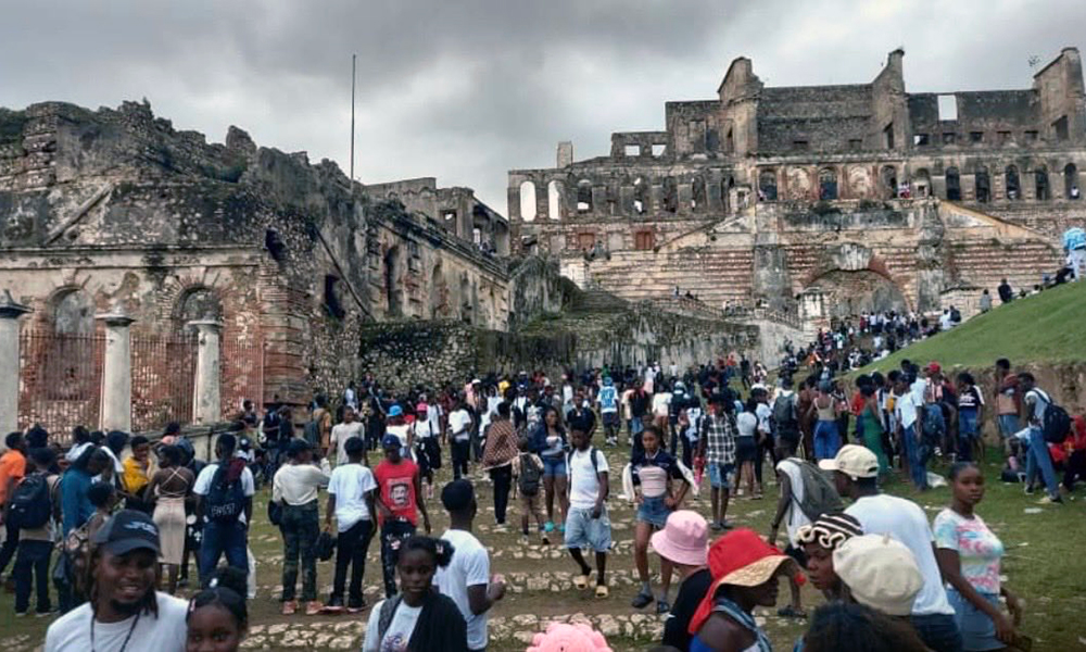 Stampede at Haiti fort kills at least 30: local media
