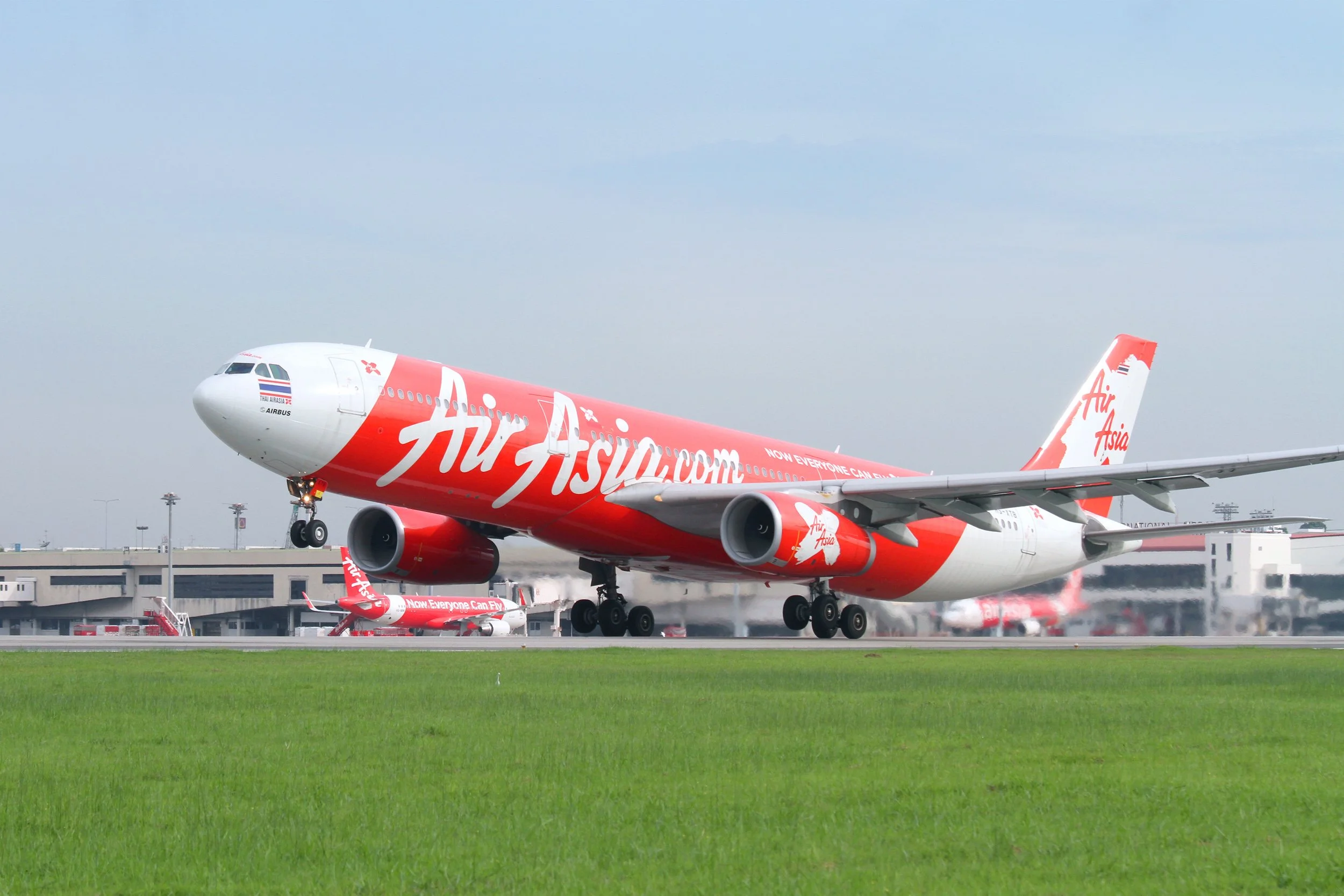 Thai AirAsia implements flight schedules reduction by 30 pct in May-June