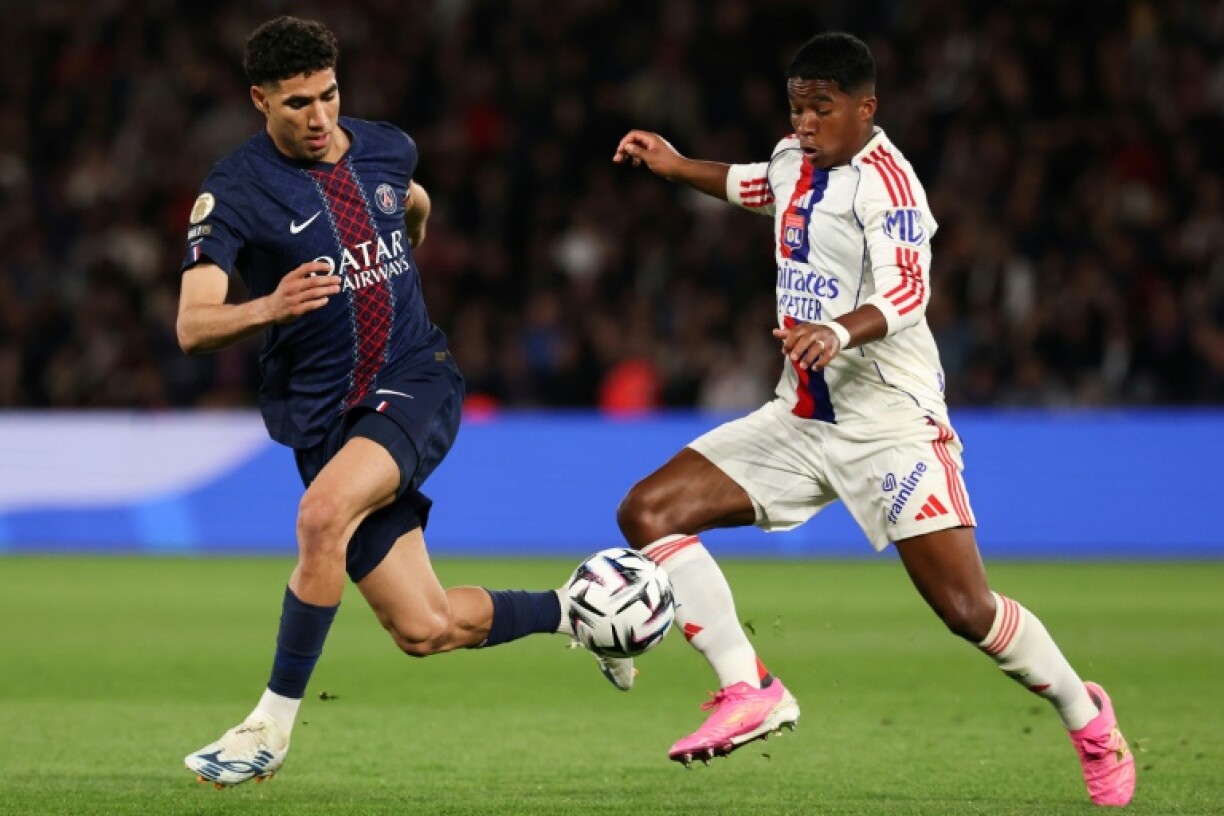 Lyon beats PSG 2–1, boost Champions League hopes