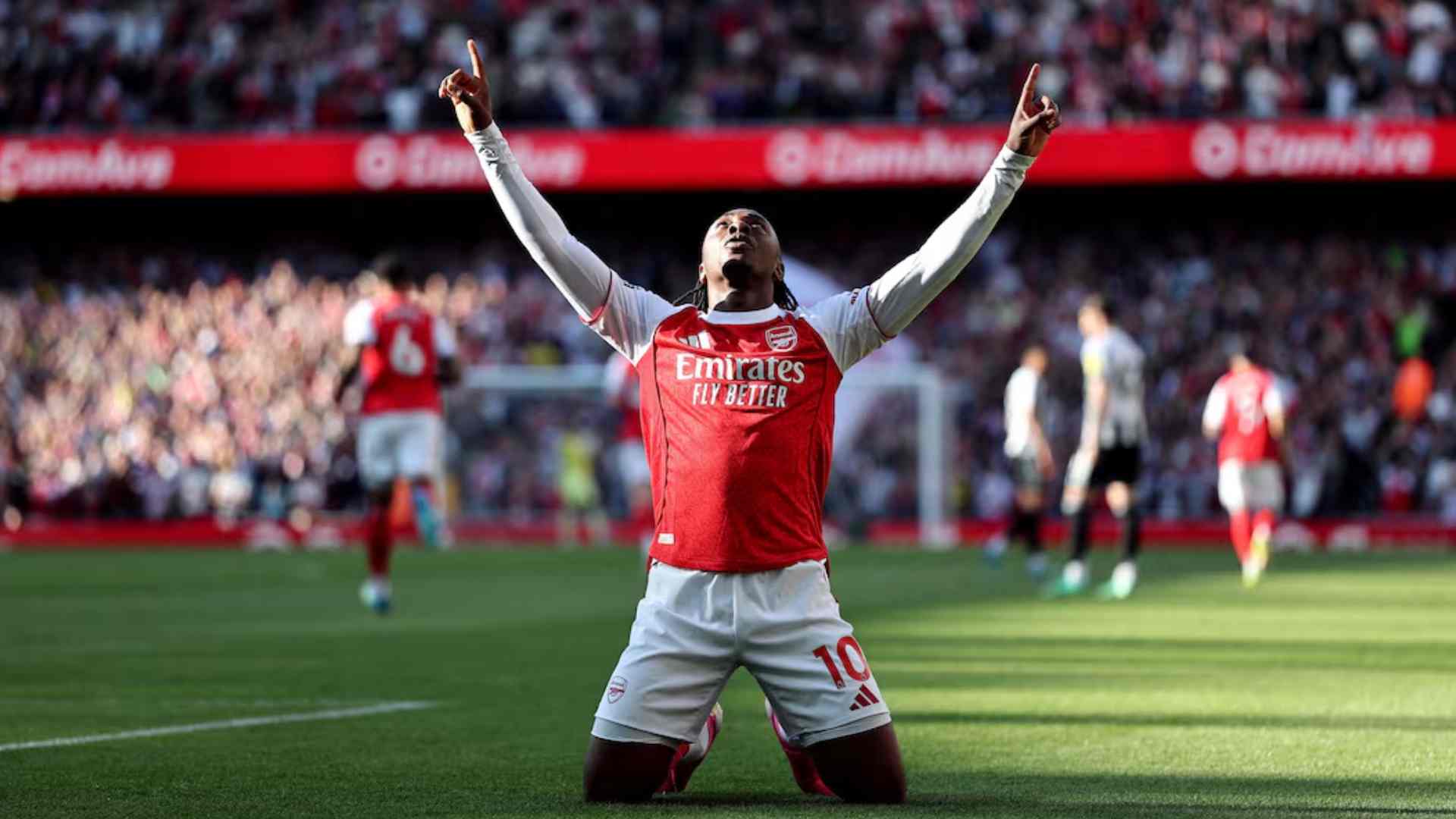 Arsenal return to Premier League summit with narrow win